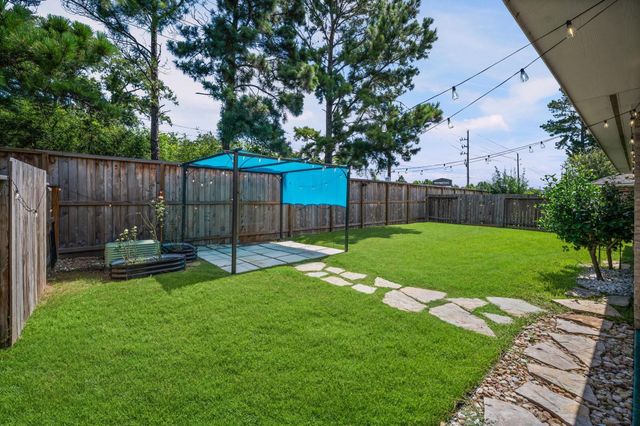9306 Alzaada Lane, Houston, TX 77070
