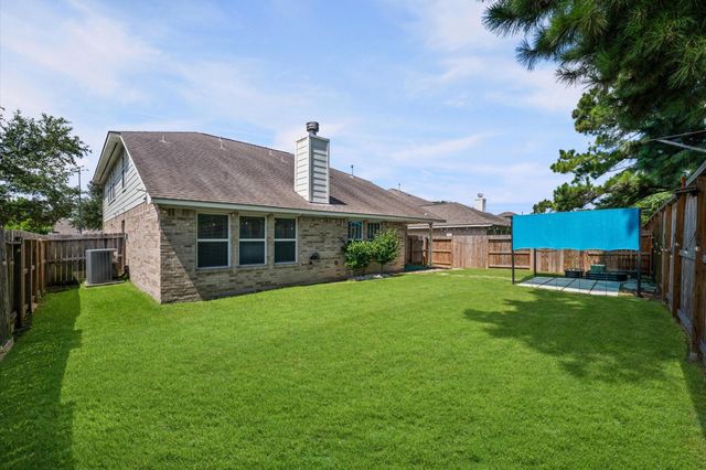 9306 Alzaada Lane, Houston, TX 77070