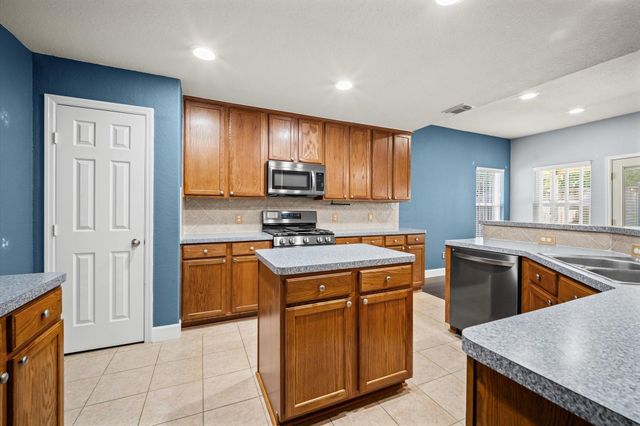 9306 Alzaada Lane, Houston, TX 77070