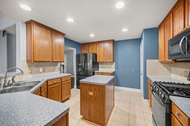 9306 Alzaada Lane, Houston, TX 77070