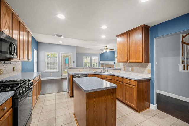 9306 Alzaada Lane, Houston, TX 77070