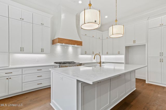 1427 Highland Park Drive, Jackson, MS 39211