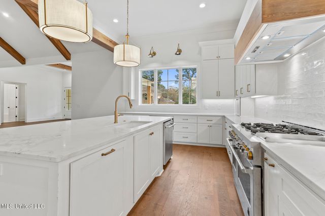 1427 Highland Park Drive, Jackson, MS 39211