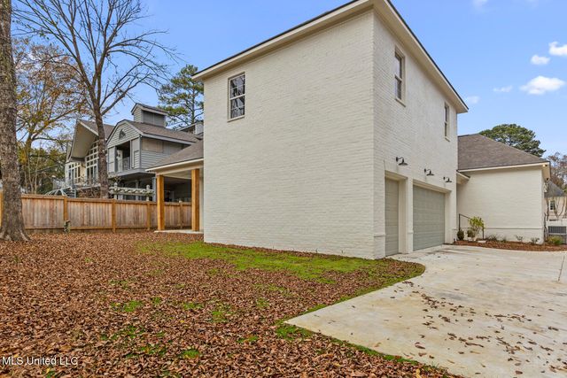 1427 Highland Park Drive, Jackson, MS 39211