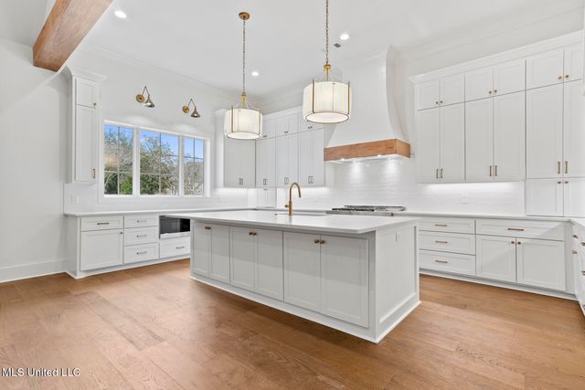 1427 Highland Park Drive, Jackson, MS 39211