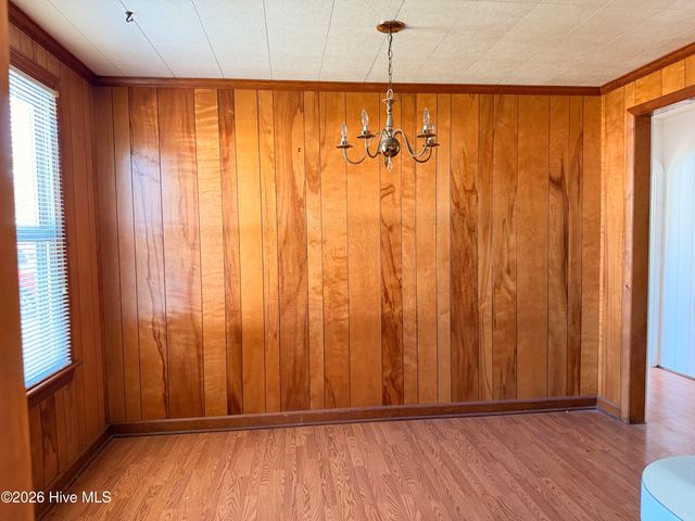 911 W Elizabeth Street, Elizabeth City, NC 27909