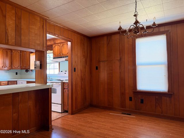 911 W Elizabeth Street, Elizabeth City, NC 27909