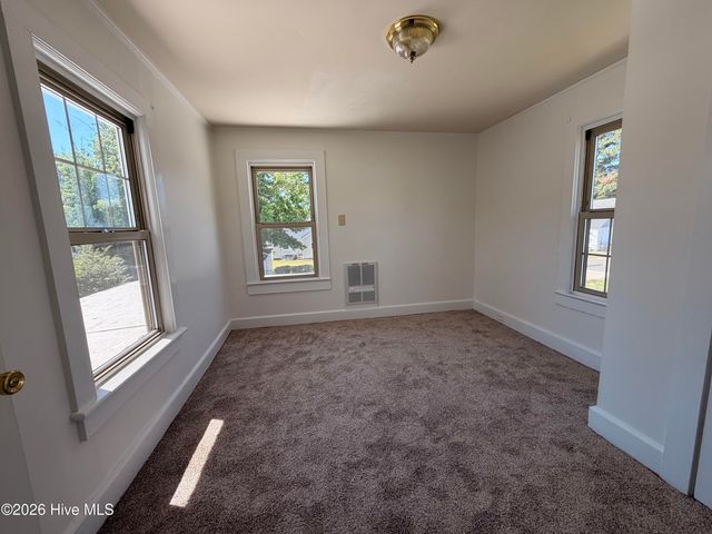 911 W Elizabeth Street, Elizabeth City, NC 27909