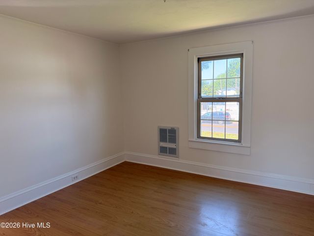 911 W Elizabeth Street, Elizabeth City, NC 27909