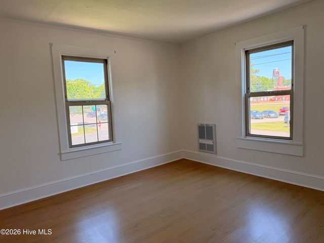 911 W Elizabeth Street, Elizabeth City, NC 27909