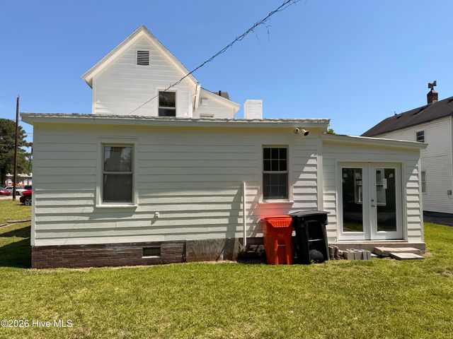 911 W Elizabeth Street, Elizabeth City, NC 27909
