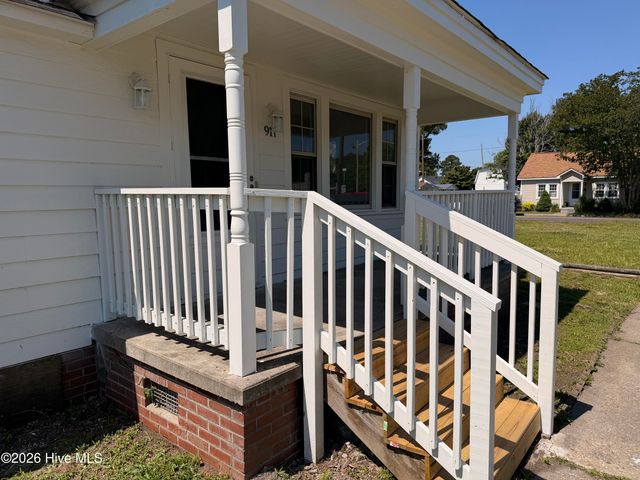 911 W Elizabeth Street, Elizabeth City, NC 27909