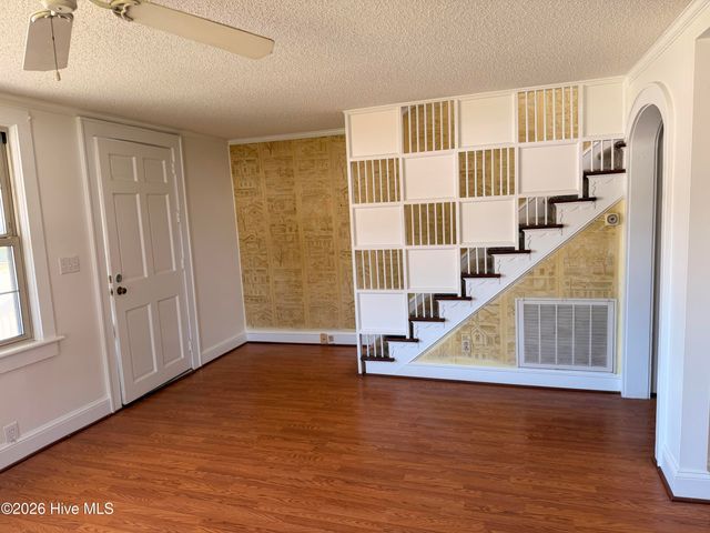 911 W Elizabeth Street, Elizabeth City, NC 27909