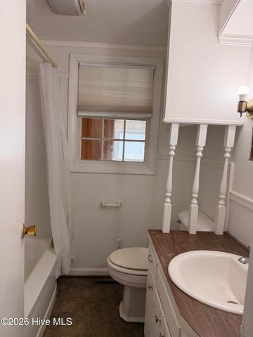 911 W Elizabeth Street, Elizabeth City, NC 27909