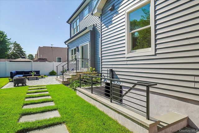 8 Van Cott Place, North Bellmore, NY 11710