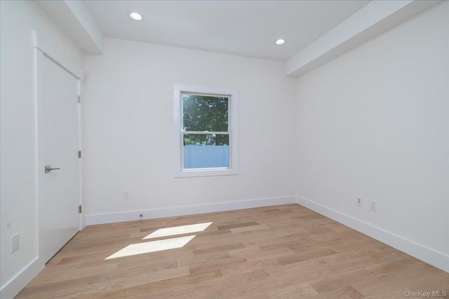 8 Van Cott Place, North Bellmore, NY 11710