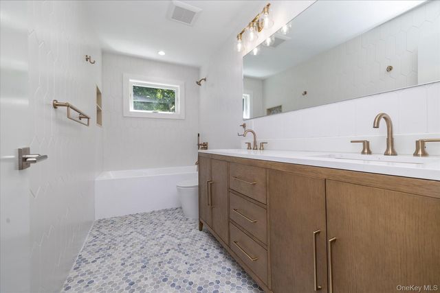 8 Van Cott Place, North Bellmore, NY 11710
