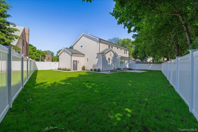 8 Van Cott Place, North Bellmore, NY 11710