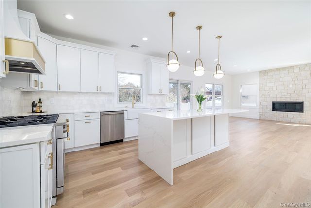 8 Van Cott Place, North Bellmore, NY 11710