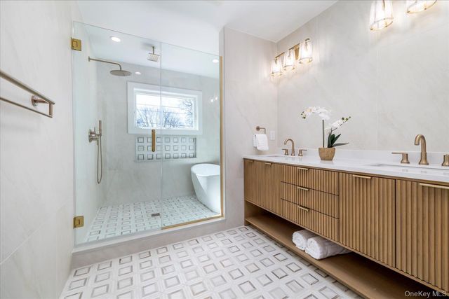 8 Van Cott Place, North Bellmore, NY 11710