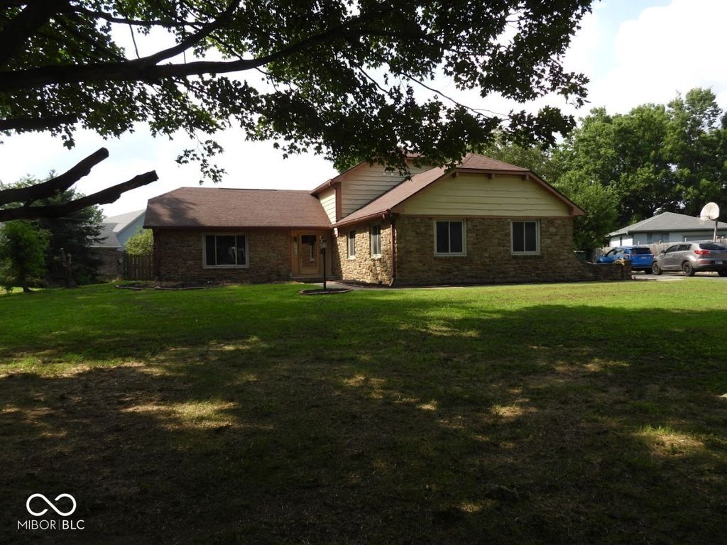 5962 Oak Hill W Drive, Plainfield, IN 46168