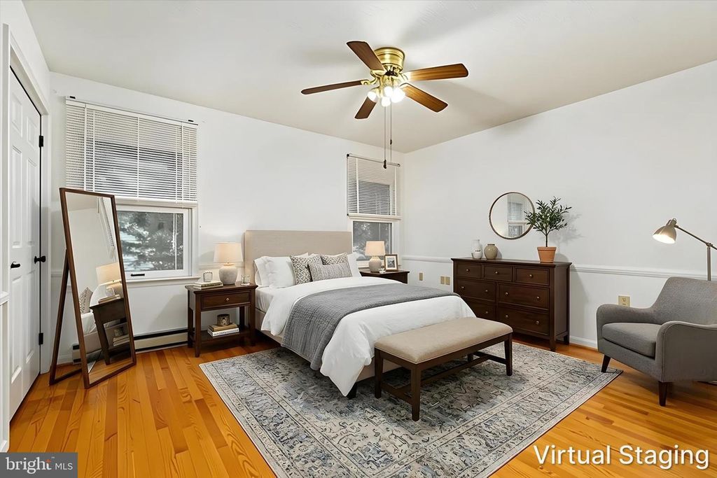 Image 10 of property listing at 111 WYTHE AVE, Stephens City, VA 22655