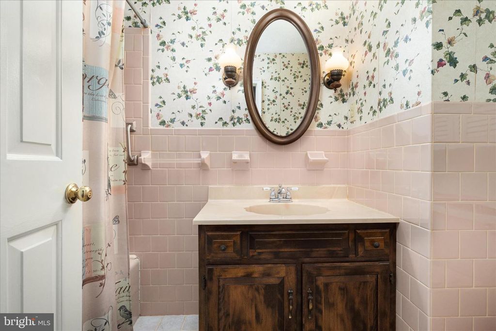 Image 12 of property listing at 111 WYTHE AVE, Stephens City, VA 22655