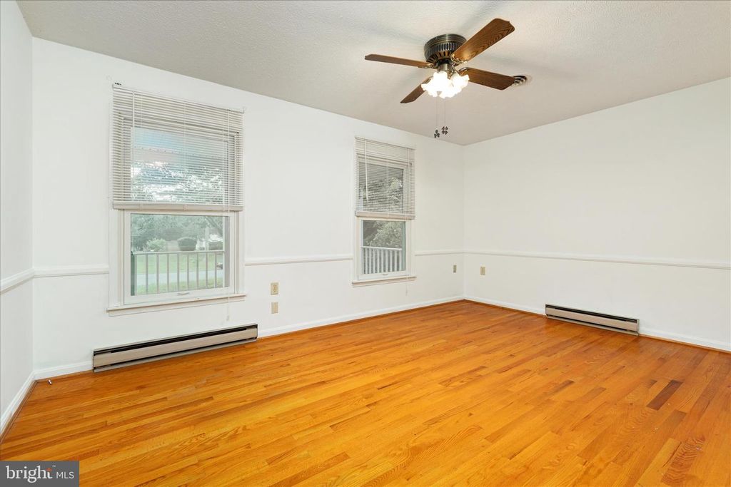 Image 13 of property listing at 111 WYTHE AVE, Stephens City, VA 22655