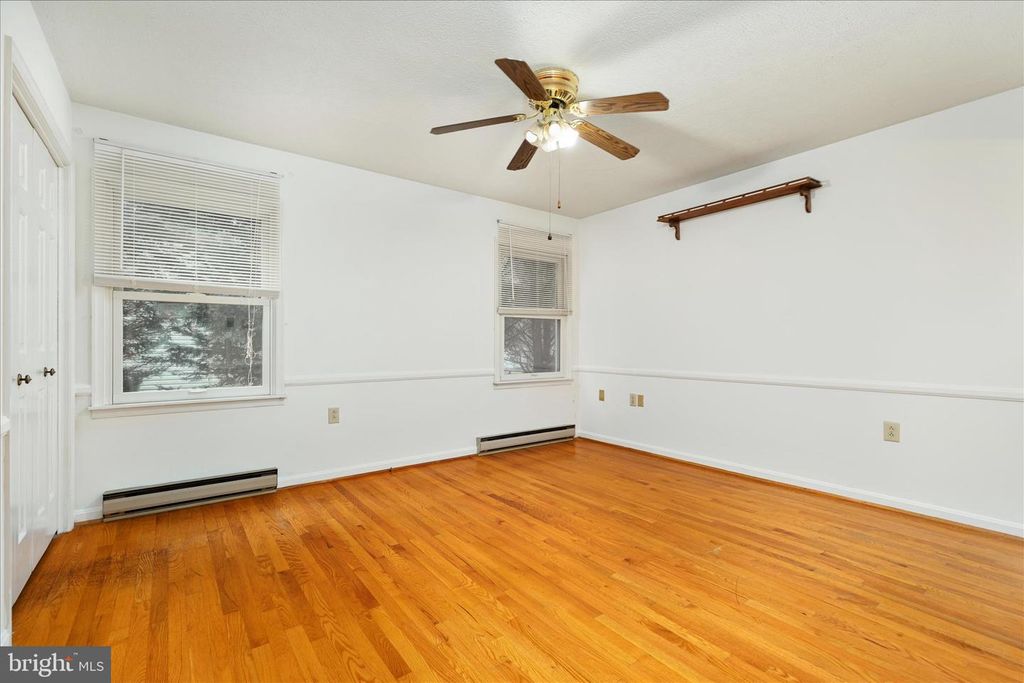 Image 14 of property listing at 111 WYTHE AVE, Stephens City, VA 22655