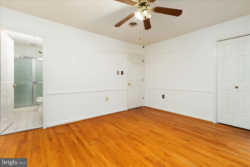 Image 15 of property listing at 111 WYTHE AVE, Stephens City, VA 22655