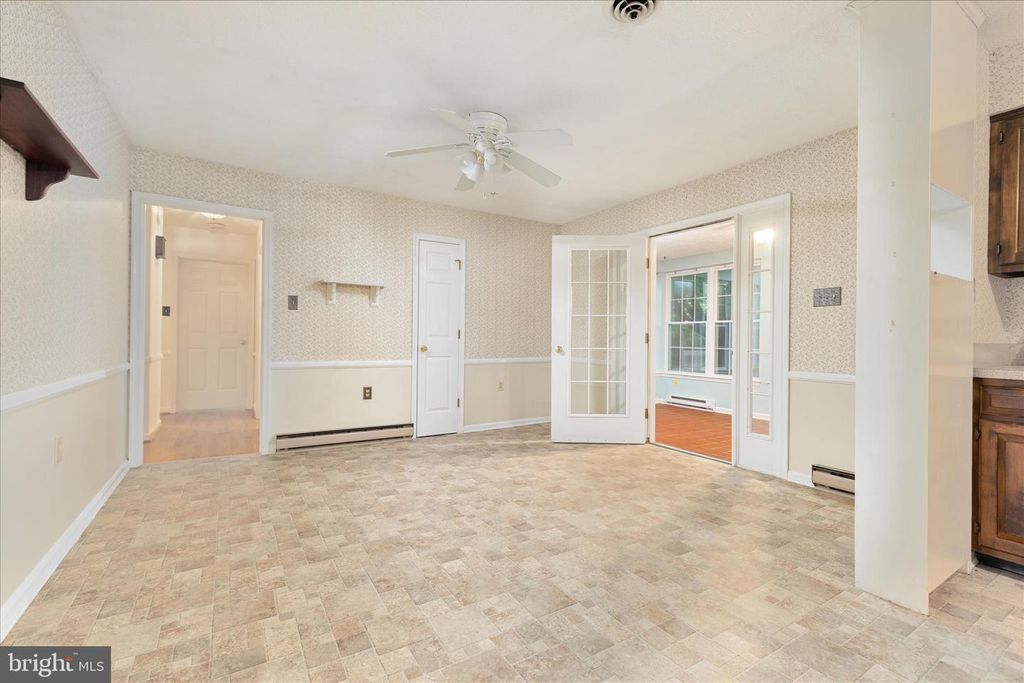 Image 16 of property listing at 111 WYTHE AVE, Stephens City, VA 22655