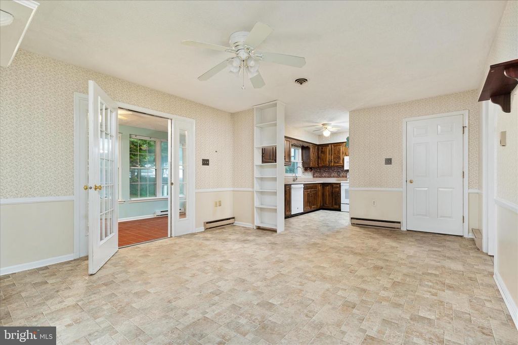 Image 17 of property listing at 111 WYTHE AVE, Stephens City, VA 22655