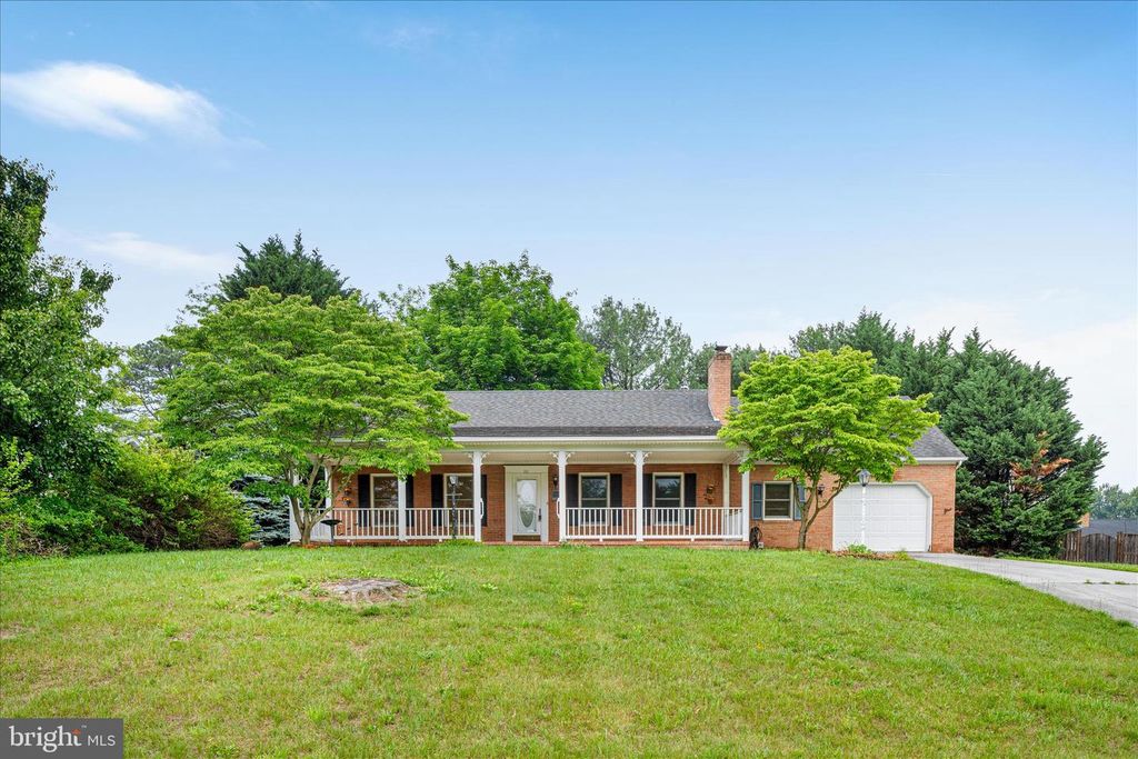 Image 2 of property listing at 111 WYTHE AVE, Stephens City, VA 22655