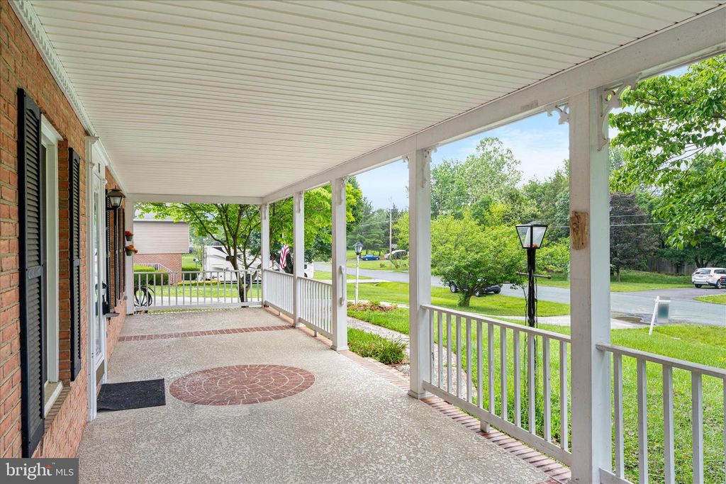 Image 20 of property listing at 111 WYTHE AVE, Stephens City, VA 22655