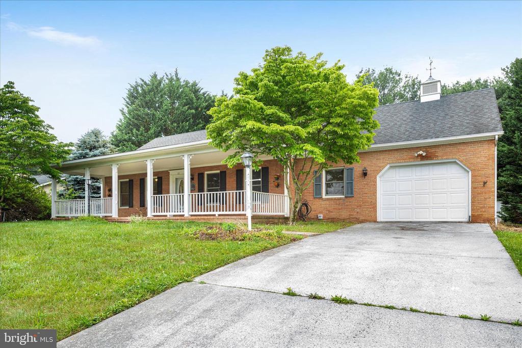 Image 22 of property listing at 111 WYTHE AVE, Stephens City, VA 22655