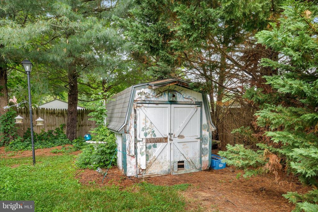 Image 24 of property listing at 111 WYTHE AVE, Stephens City, VA 22655