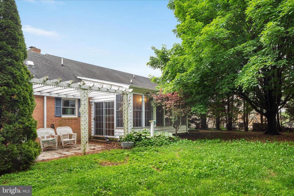 Image 25 of property listing at 111 WYTHE AVE, Stephens City, VA 22655