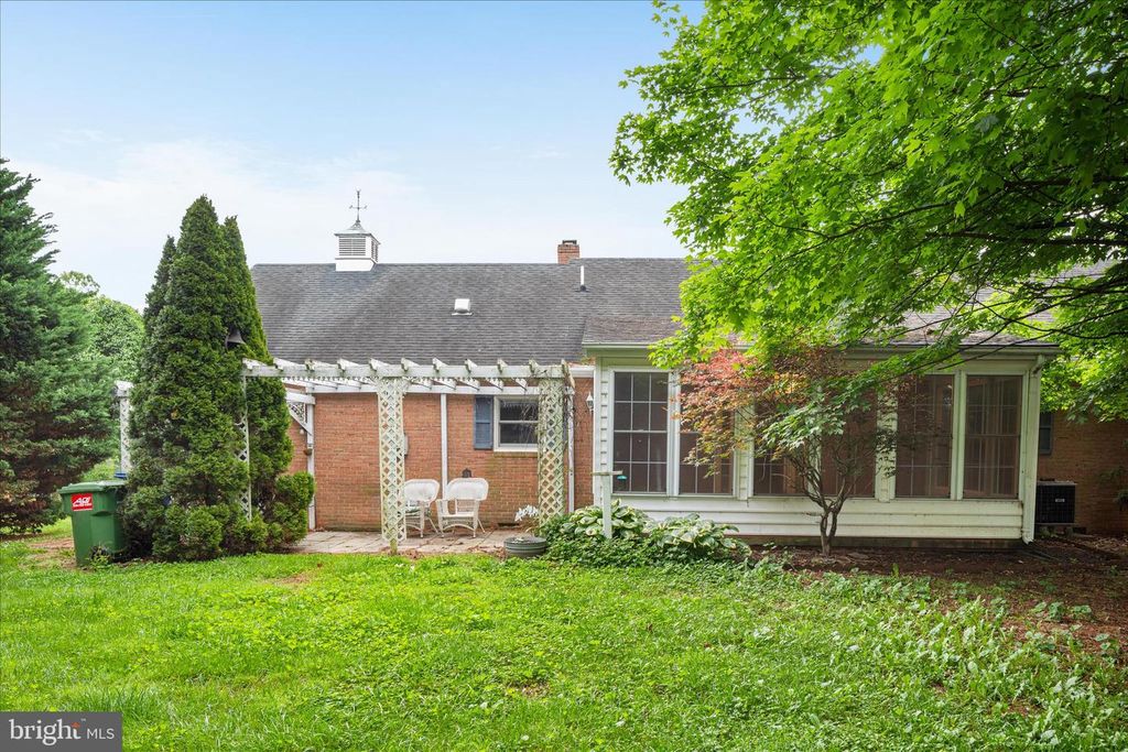 Image 26 of property listing at 111 WYTHE AVE, Stephens City, VA 22655