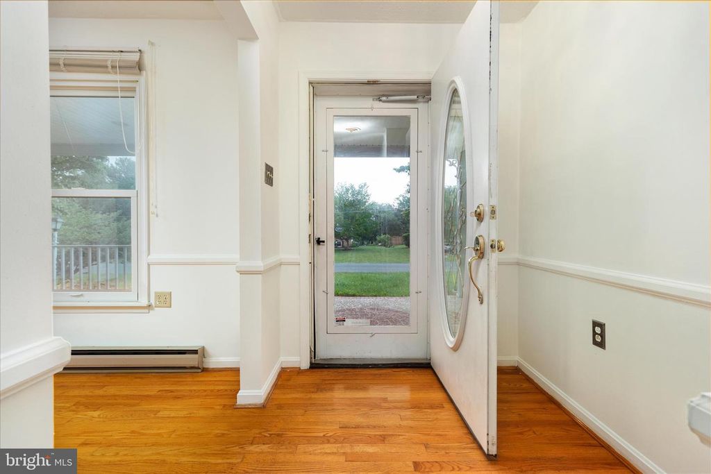 Image 3 of property listing at 111 WYTHE AVE, Stephens City, VA 22655