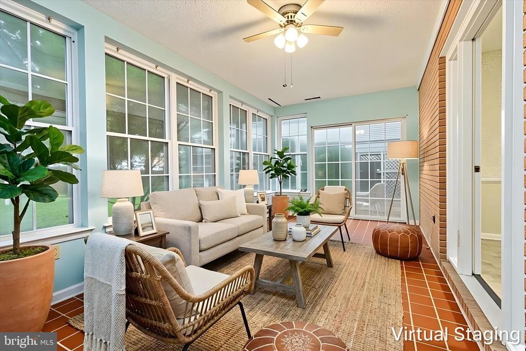 Image 8 of property listing at 111 WYTHE AVE, Stephens City, VA 22655