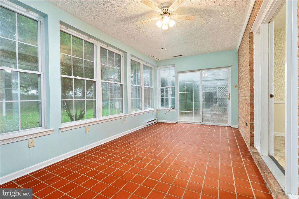 Image 9 of property listing at 111 WYTHE AVE, Stephens City, VA 22655