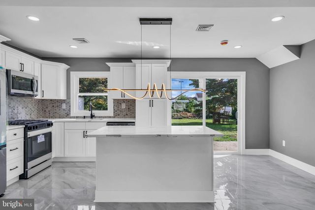 14 MELBOURNE LN, Willingboro, NJ 08046