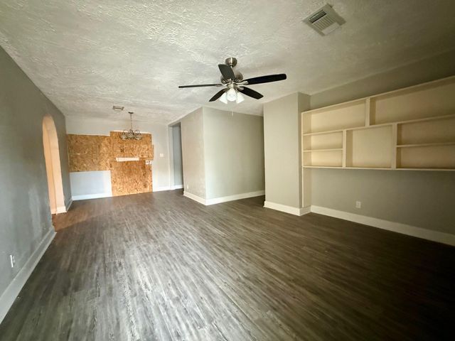 5835 Southseas Street, Houston, TX 77033