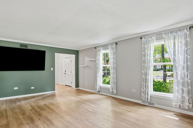 6710 Connecticut Trail, Crystal Lake, IL 60012