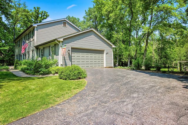 6710 Connecticut Trail, Crystal Lake, IL 60012