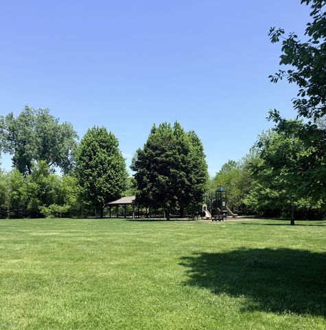 6710 Connecticut Trail, Crystal Lake, IL 60012