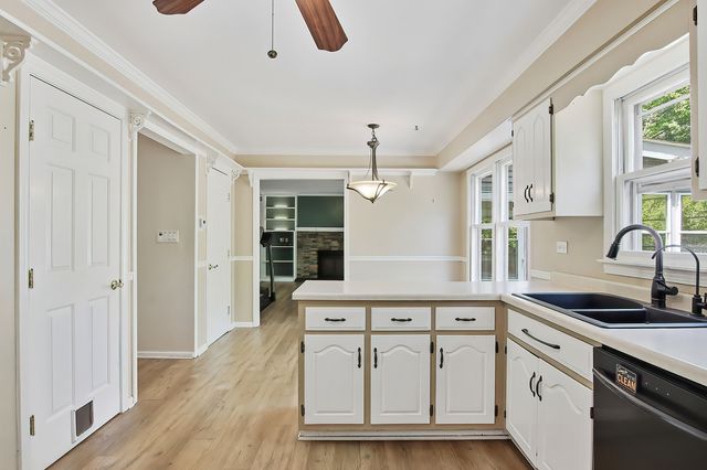 6710 Connecticut Trail, Crystal Lake, IL 60012