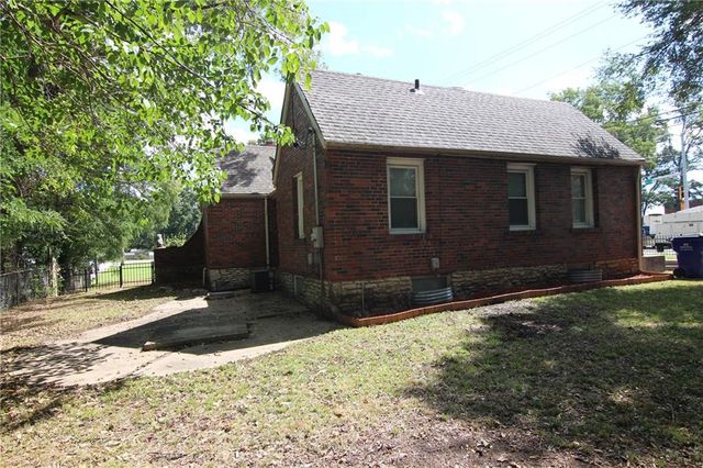 5840 Blue Ridge Boulevard, Raytown, MO 64133