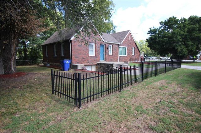 5840 Blue Ridge Boulevard, Raytown, MO 64133