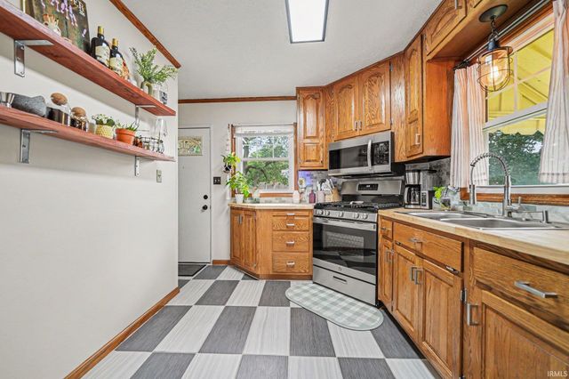 1025 W Battell Street, Mishawaka, IN 46545